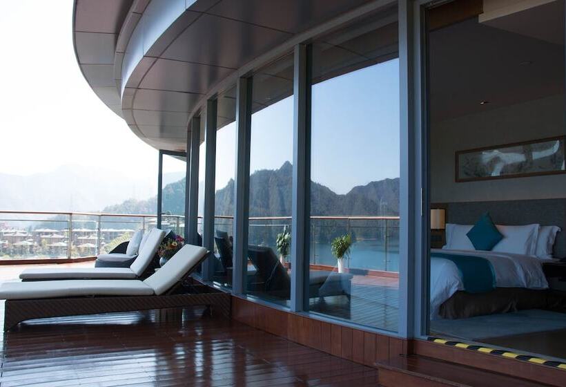 디럭스 스위트, Crowne Plaza Hangzhou Thousand Island Lake, An Ihg