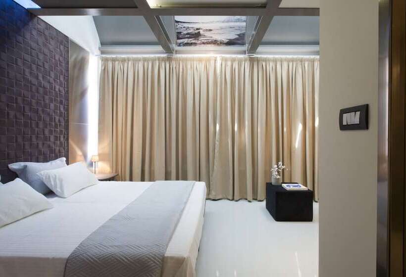 Номер Deluxe, Pi Athens