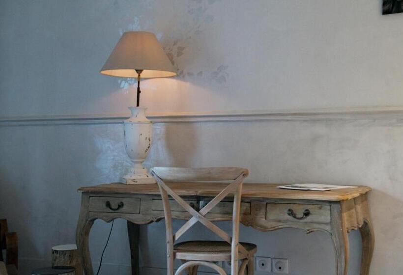 اتاق لوکس, Domaine De Biar