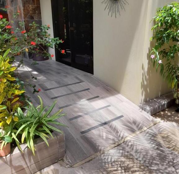 Студия Стандарт, Coyaba Tropical Elegant Adult Guesthouse