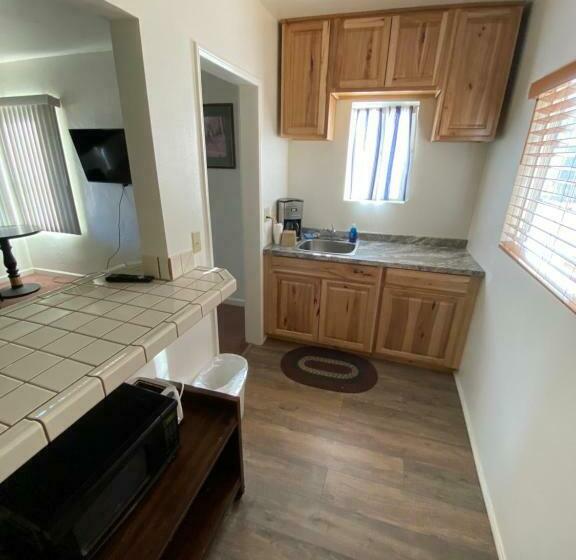 침실 1개 아파트, Bristlecone Motel