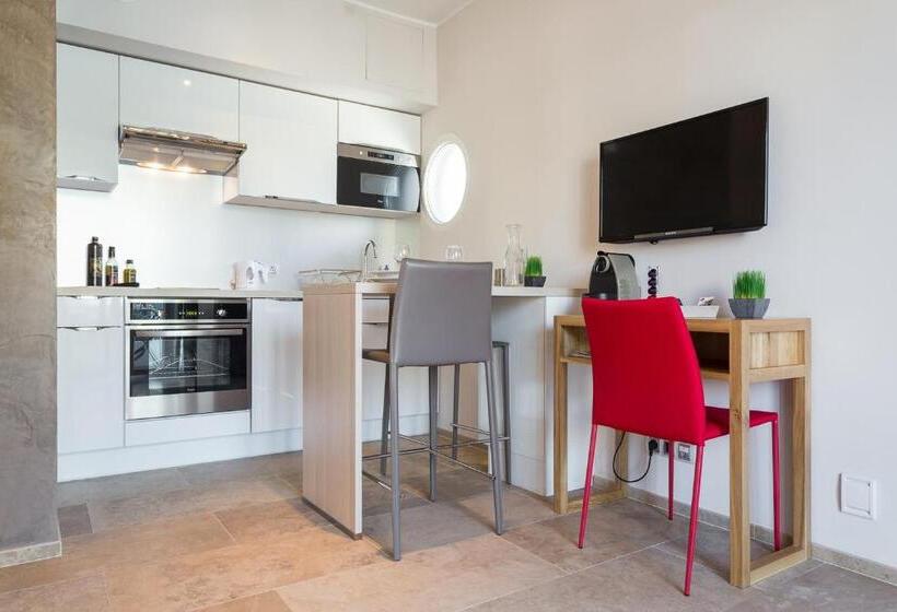 Superior studio with balcony, Villa Velvet
