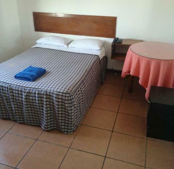 اتاق استاندارد یک نفره, Hospedaje Oscar S