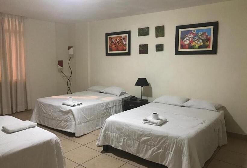 اتاق استاندارد سه نفره, Hospedaje Oscar S