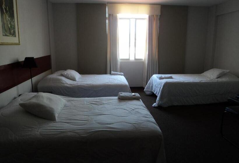 اتاق استاندارد سه نفره, Hospedaje Oscar S
