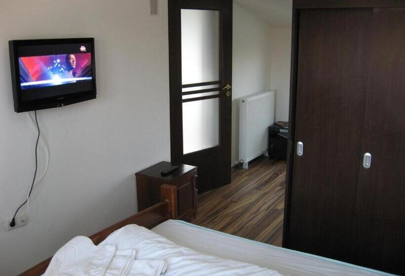 اتاق استاندارد سه نفره, Hostel Bella Italia