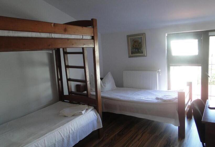 Номер Стандарт Трехместный, Hostel Bella Italia