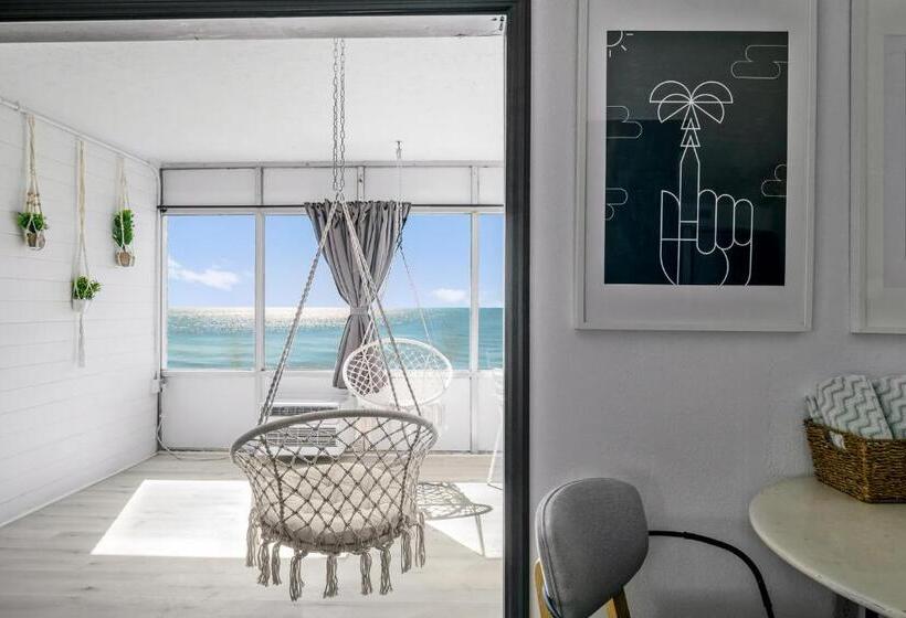 Люкс Кровать Кинг, The Beverley Beach House