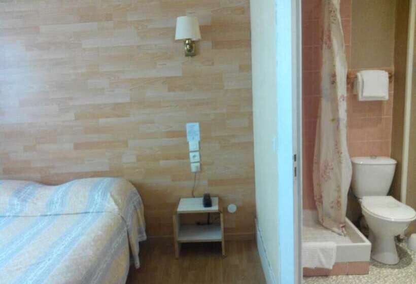 اتاق استاندارد سه نفره, Hôtel Lamartine  Parking Dauphine