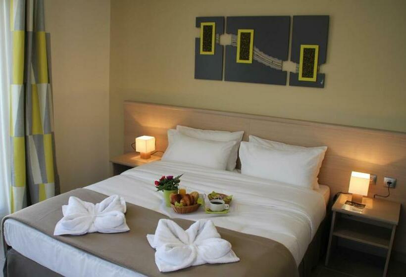 Номер Стандарт, The Originals Boutique, Hotel L Occitan, Aubagne