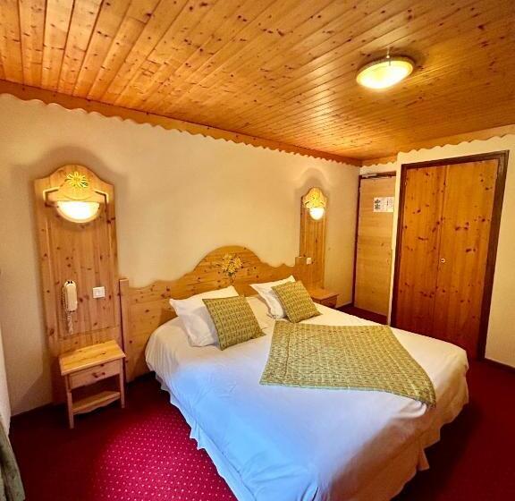 اتاق استاندارد سه نفره, Hameau Des Prodains   Hôtel