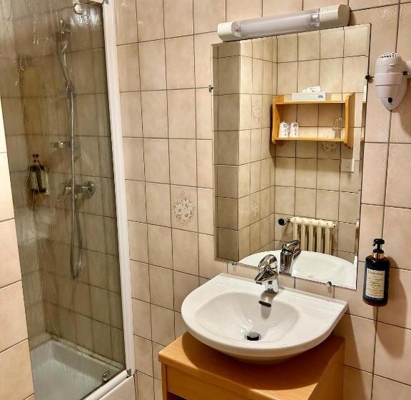 اتاق استاندارد سه نفره, Hameau Des Prodains   Hôtel