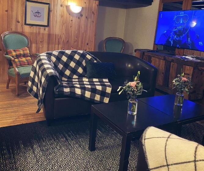 اتاق استاندارد با سرویس بهداشتی مشترک, Hôtel Restaurant La Petite Auberge