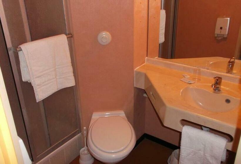 ファミリールーム, Brit Hotel Essentiel Moulins Avermes