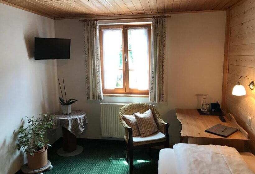 Номер Deluxe, Zum Kirchenbauer