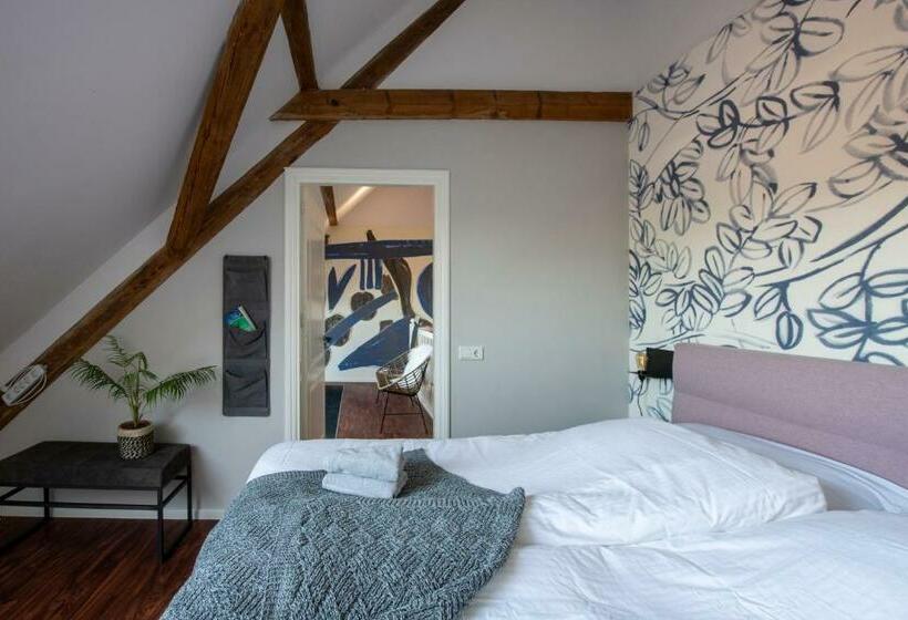 Номер Стандарт, B&b Reveille