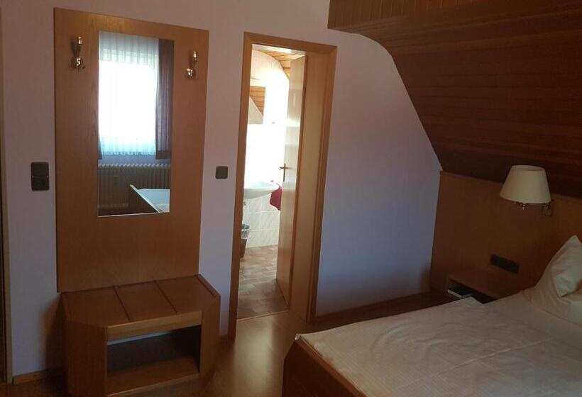 Пентхаус, Pension Zum Grünen Wald