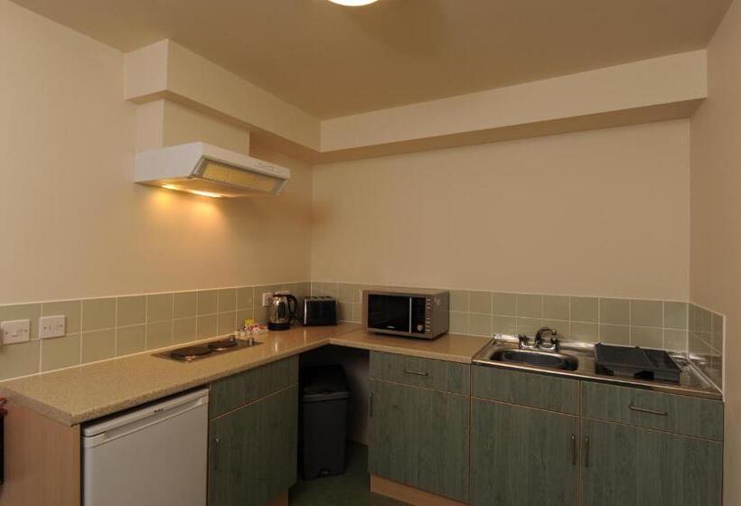 جناح جونيور, Croyde Bay Hotel Or Self Catering