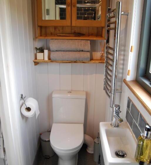 小室, Hare & Hounds Bed & Breakfast