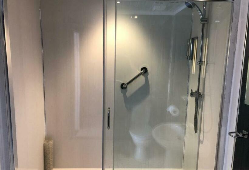 غرفة ديلوكس, The Lowenac