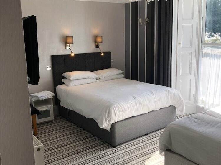 غرفة سوبيريور, The Lowenac