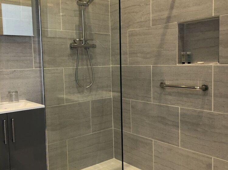 غرفة سوبيريور, The Lowenac