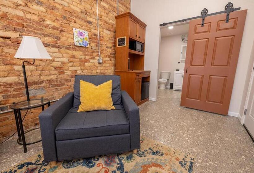 Люкс, Hartwell Suites