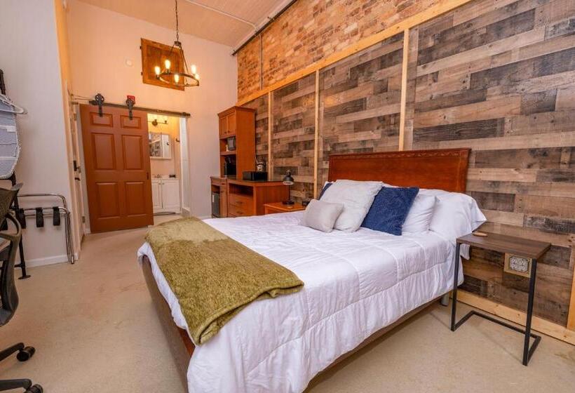 Люкс с Террасой, Hartwell Suites