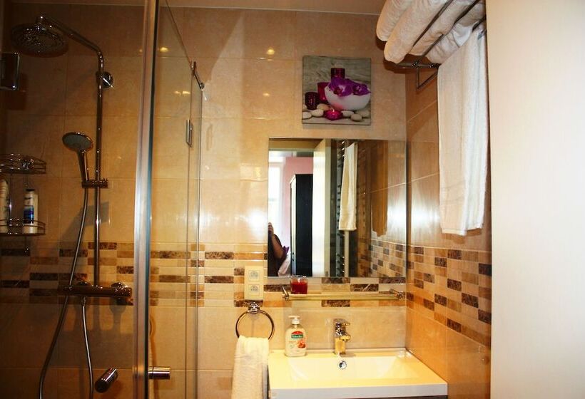 اتاق لوکس, Eu B&b