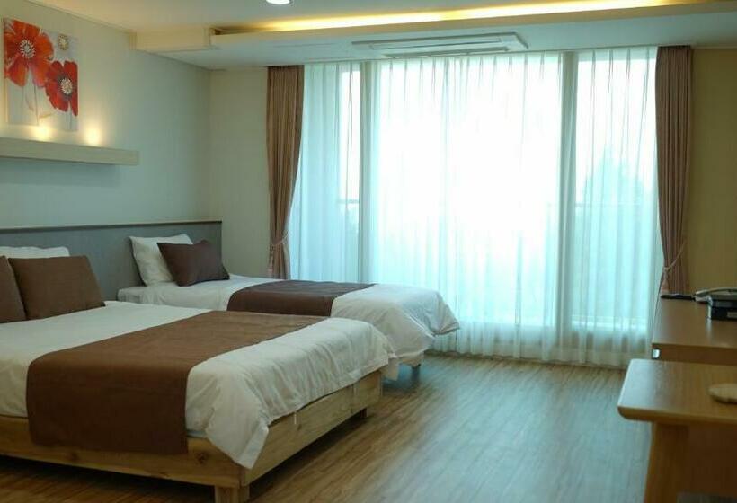 Номер Стандарт с Балконом, Jeju M Resort