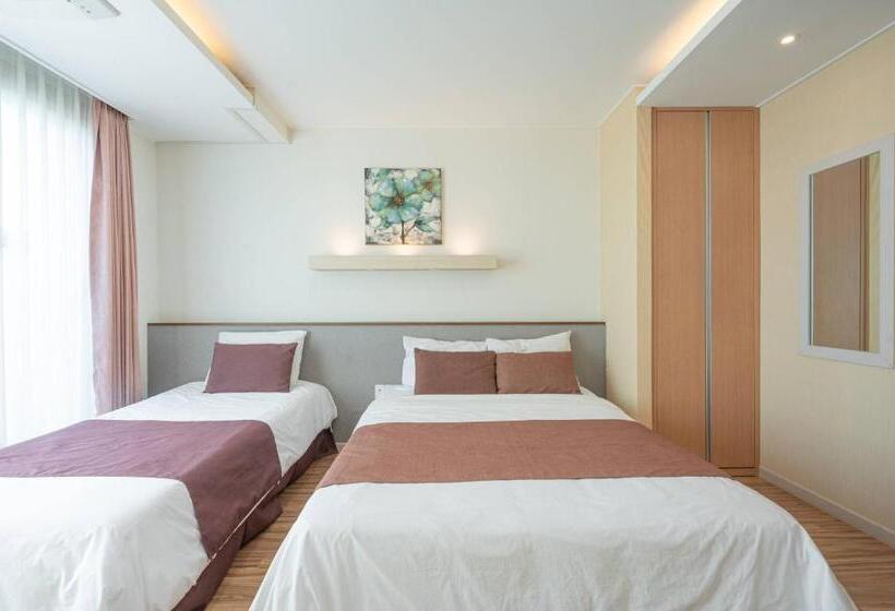 Номер Стандарт с Балконом, Jeju M Resort
