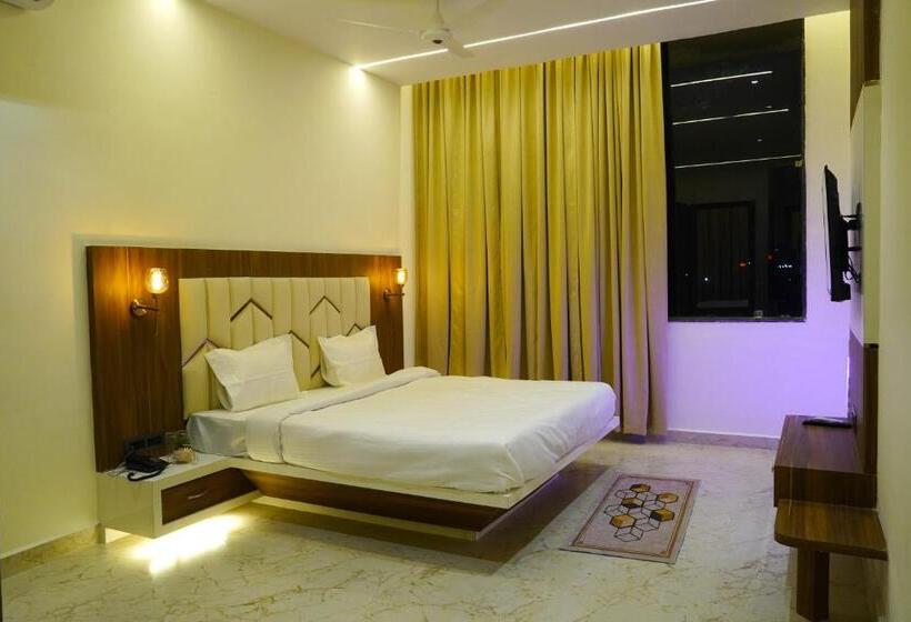 Номер Deluxe, Signature Inn