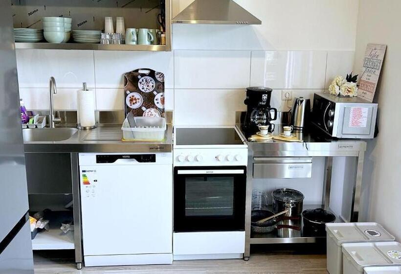 Апартаменты 1 Спальня с Балконом, # Vaz Apartments Sg01 02, Wlan,tv, Küche, 2 X Balkone, Nahe Zentrum