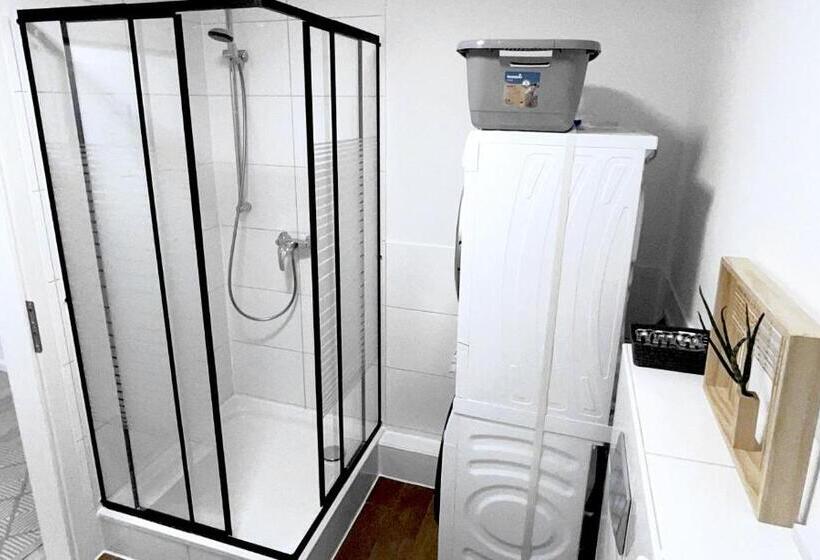 Апартаменты 1 Спальня, # Vaz Apartments Sg01 02, Wlan,tv, Küche, 2 X Balkone, Nahe Zentrum