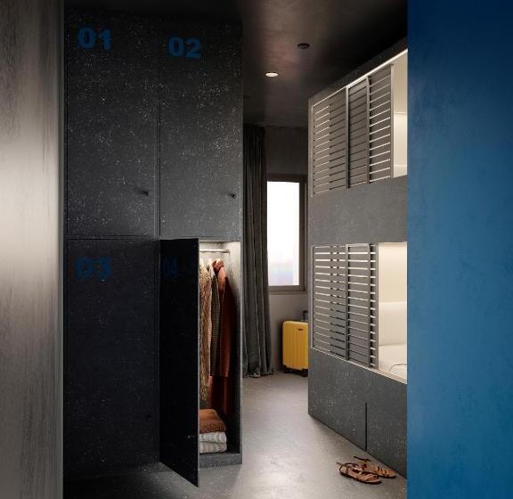 Bed in Shared Room with Shared Bathroom, Amistat City Hostel Barcelona