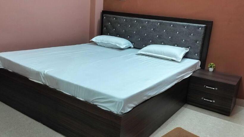 Трехместный Номер Классика, Oyo Hotel Mid Town