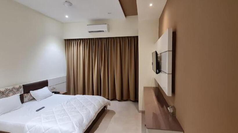 Номер Deluxe, Royal Rasraj , Dhule