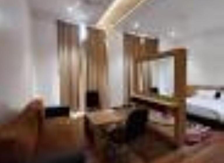 Номер Deluxe, Royal Rasraj , Dhule