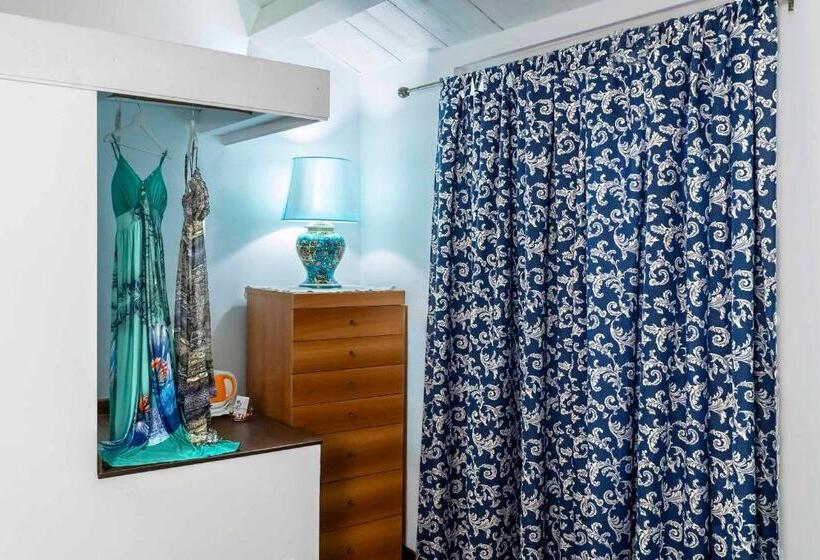اتاق استاندارد سه تخته با چشم‌انداز باغ, Lillac Cottage