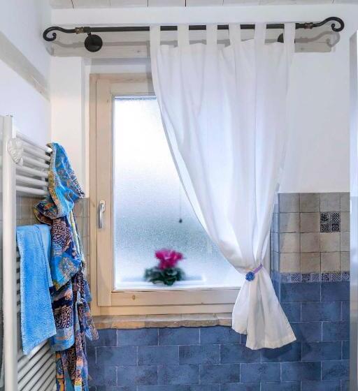 اتاق استاندارد سه نفره, Lillac Cottage