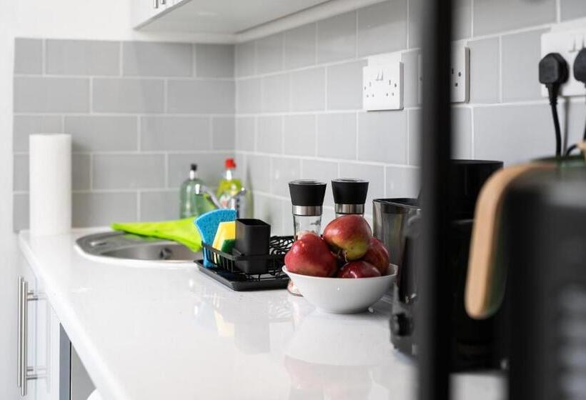 חדר סטודיו סטנדרד, Modern Studio Room By Livestay Short Lets & Serviced Accommodation London