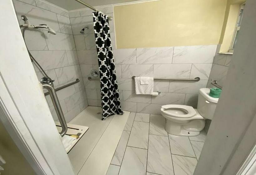 Номер Стандарт Двуспальная Кровать Адаптированный для Инвалидов, Budget Motel  Titusville