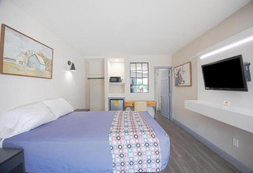 장애인을 위한 더블 침대 스탠다드 룸, Budget Motel  Titusville