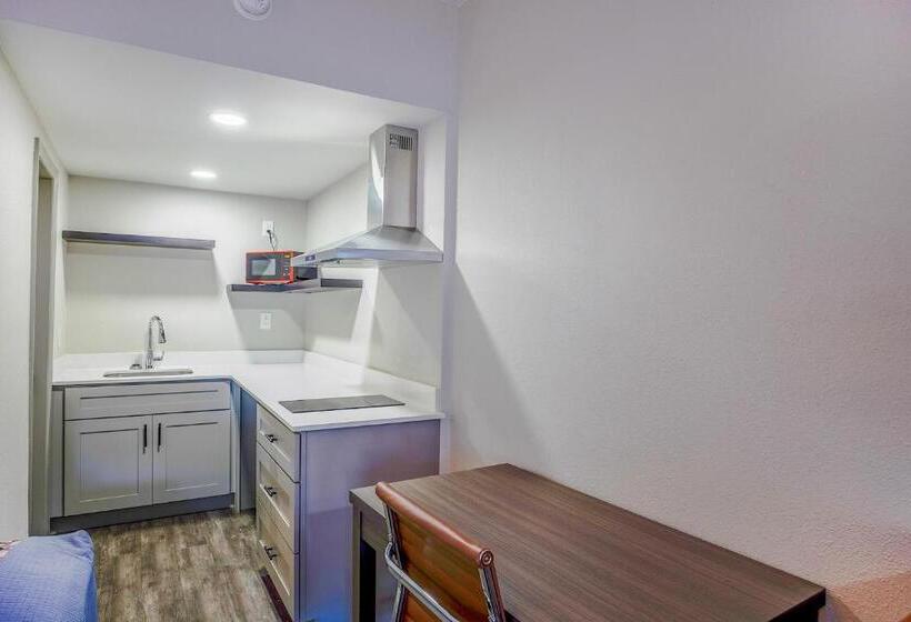 Номер Стандарт Адаптированный для Инвалидов, Budget Motel  Titusville
