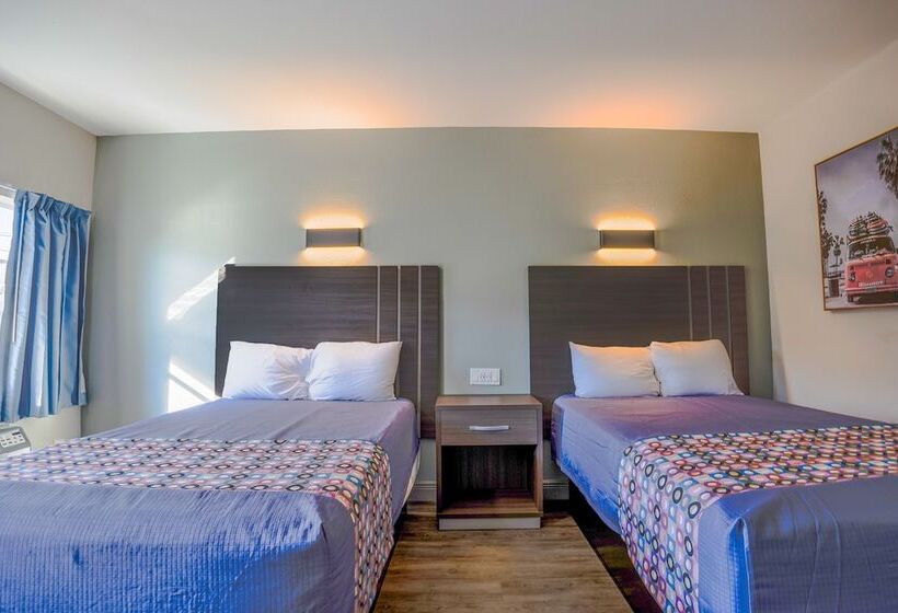 Номер Стандарт 2 Двуспальные Кровати, Budget Motel  Titusville