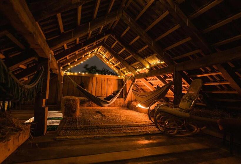 اتاق خانوادگی, Hay Barn Unique Experience Visole