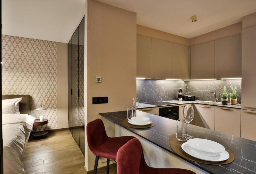 スタンダードスタジオ, Sun Hill Luxury Suites