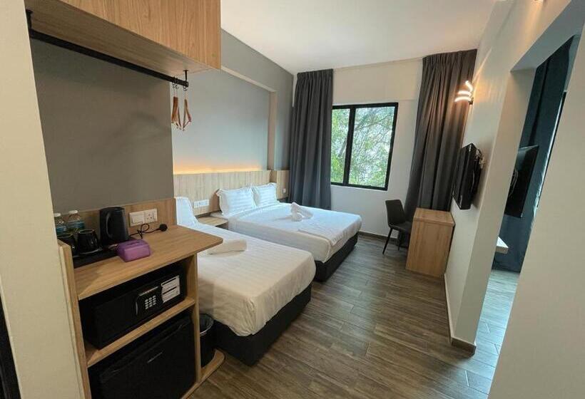 Люкс Повышенной Комфортности, Dj Citi Plaza Hotel & Suites