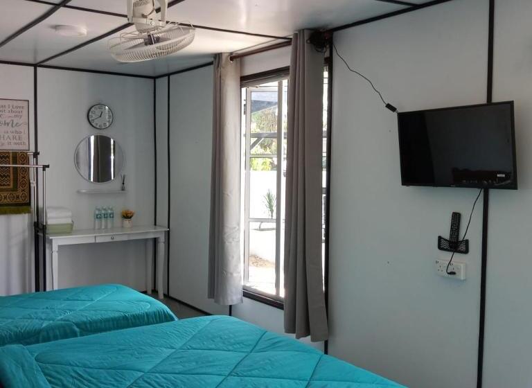 اتاق استاندارد سه تخته با چشم‌انداز استخر, Rimbun Bayu Homestay