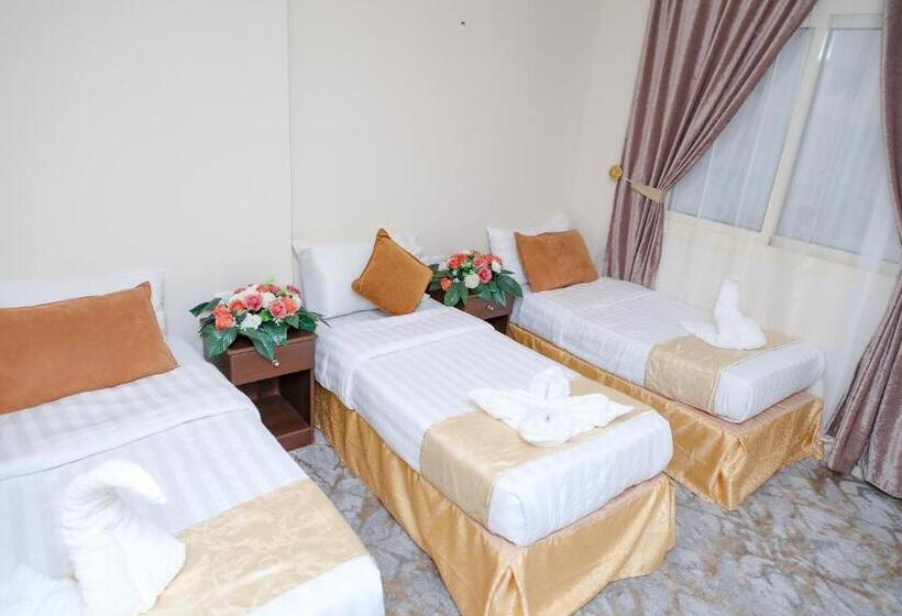 Economy Triple Room, فندق تاج
